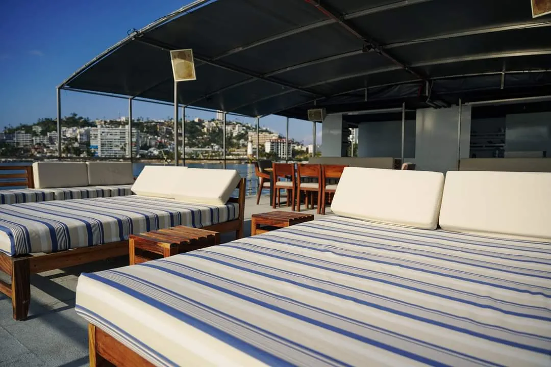Lounge y mesas