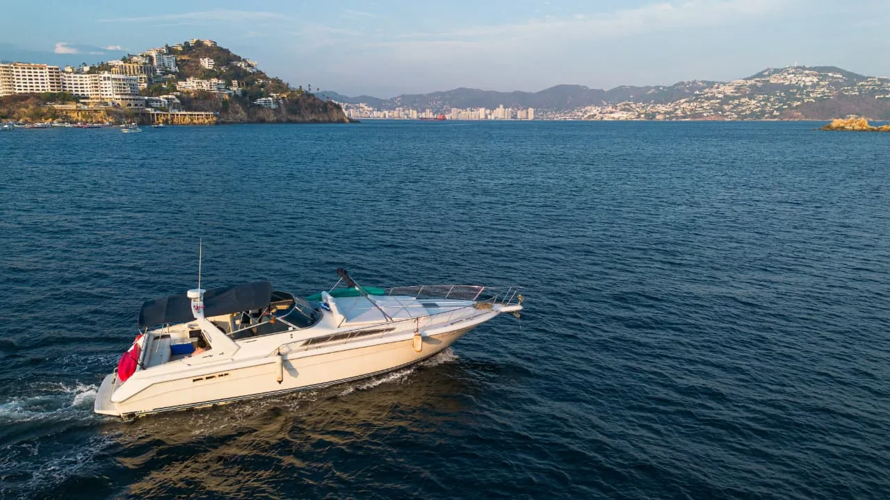 Sea Ray 50 ft en la bahía