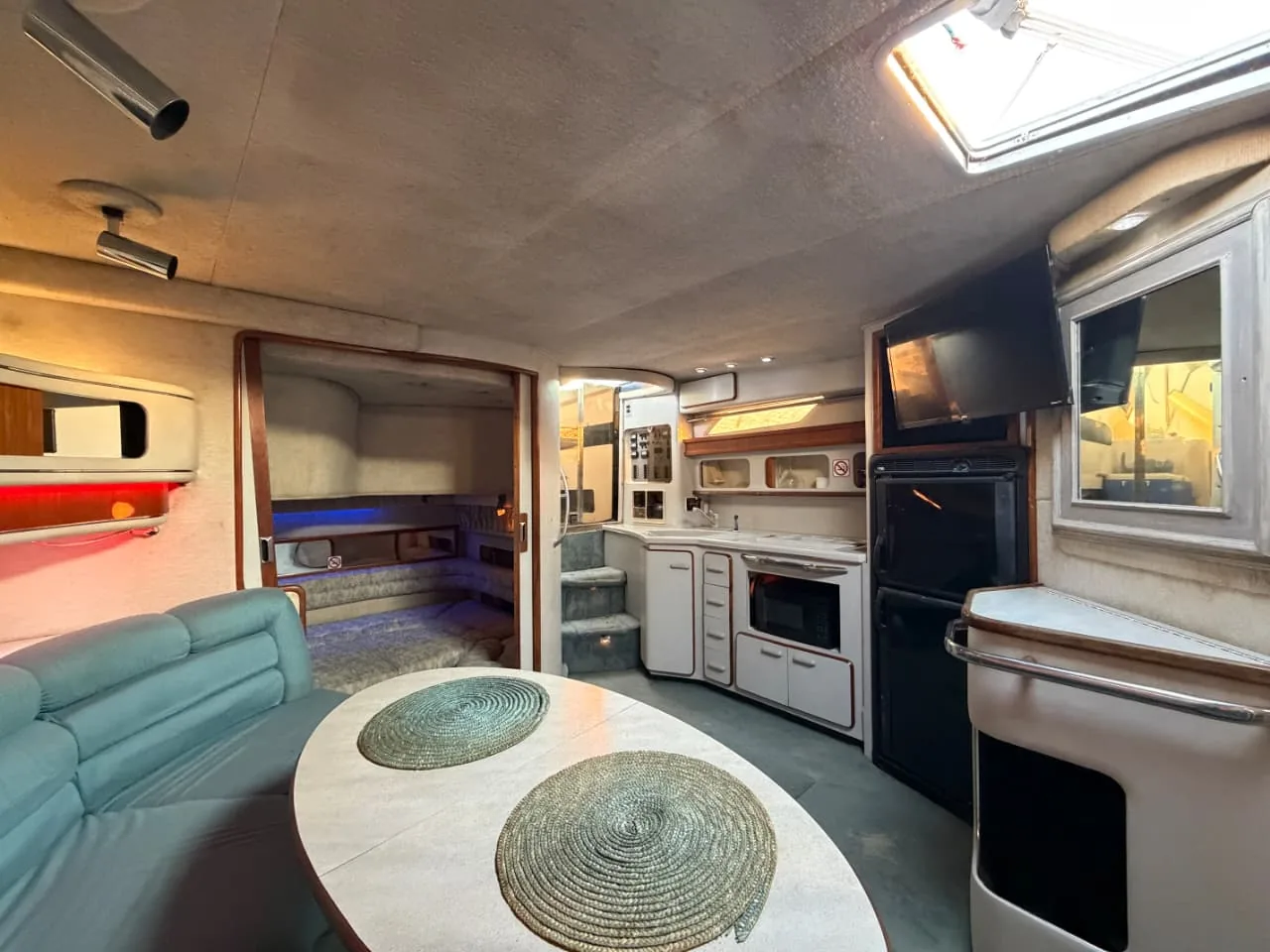 Interior y comedor